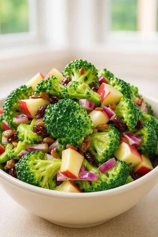 Apple Broccoli Salad – Crisp, Creamy & High-Protein Friendly