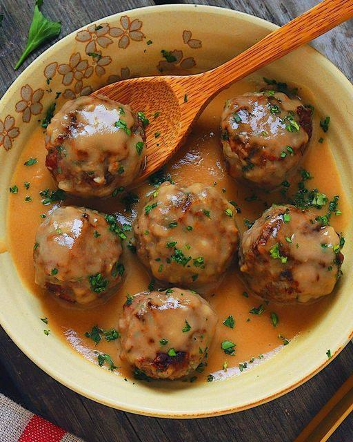 Vegan Swedish Meatballs & Gravy 1 Vegan Swedish Meatballs & Gravy